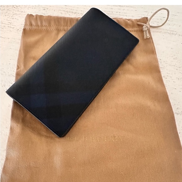 Authentic BURBERRY Black Leather Wallet - Picture 1 of 12